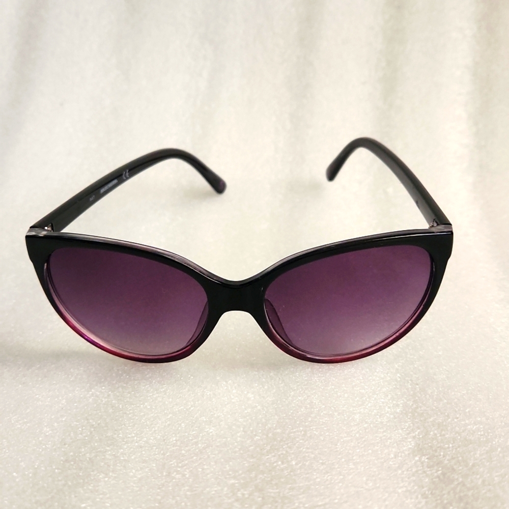 Skechers Womens Stylish Black and Purple Sunglasses